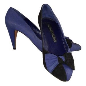 Martinez Valero Black And‎ Blue Pumps Size 5.5